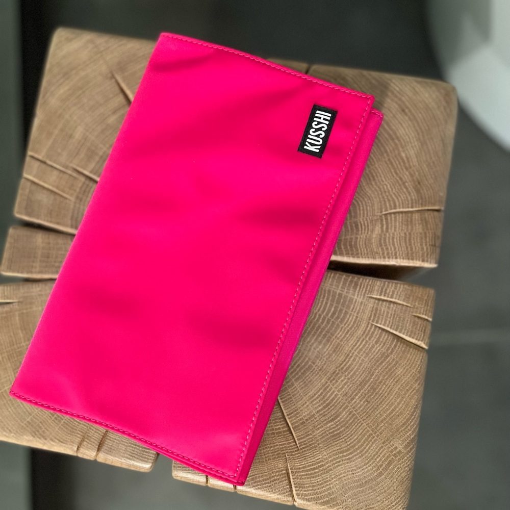 Kusshi Clutch Cover and Organizer